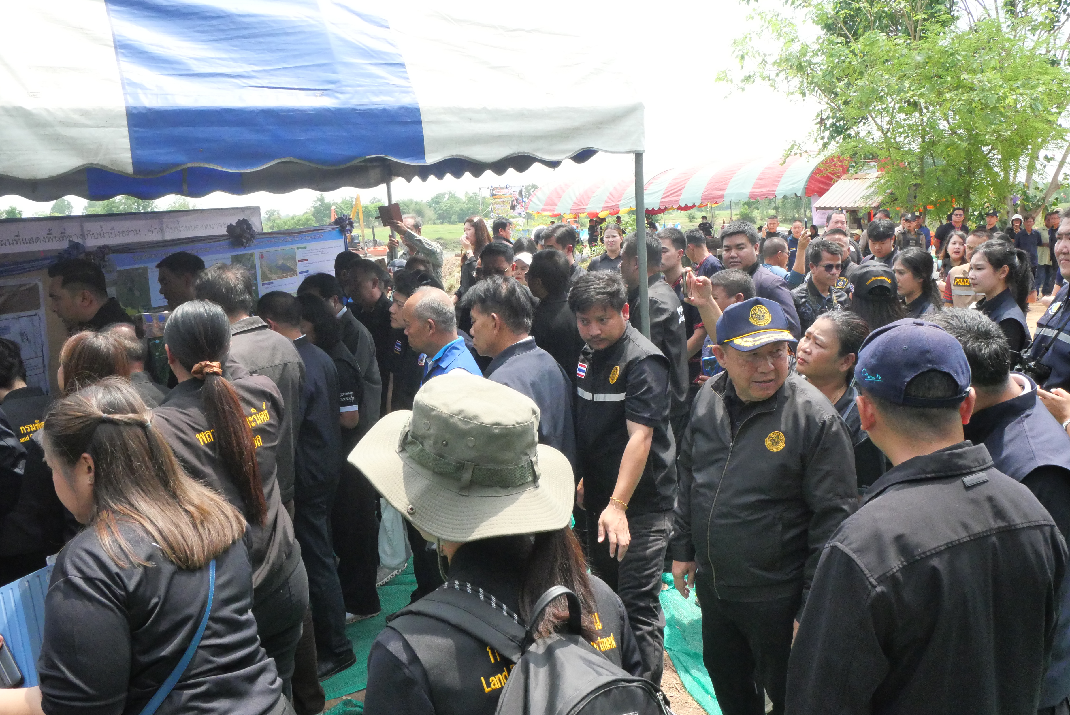 title - ส.ป.ก. ติดตามรัฐมนตรีช่วยว่าการกระทรวงเกษตรและสหกรณ์ (นายวัชระพล ขาวขำ) พร้อมคณะ ลงพื้นที่ตรวจราชการในพื้นที่จังหวัดกาฬสินธุ์ (จุดที่ 1) 